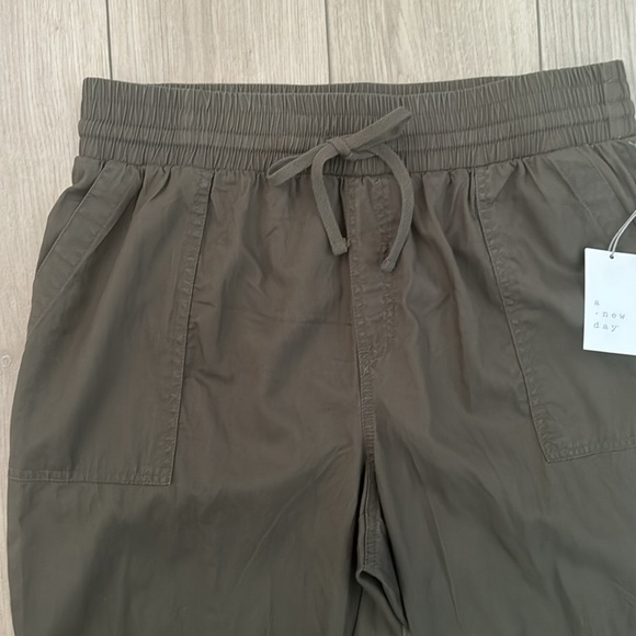 ✨NWT✨ A NEW DAY Dark Khaki Green Jogger Pant - XL - Picture 3 of 6